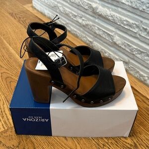 NWT. Arizona Jean Company Black Vegan Leather and Brown Platforms 6.5